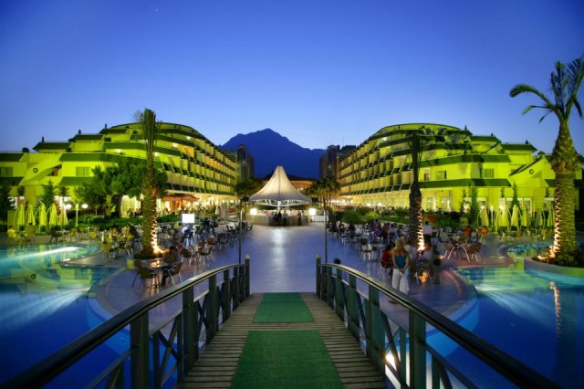 QUEENS PARK TEKIROVA