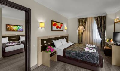 CRYSTAL AURA BEACH RESORT&SPA