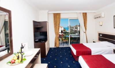 CRYSTAL AURA BEACH RESORT&SPA