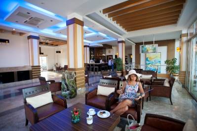 CRYSTAL AURA BEACH RESORT&SPA