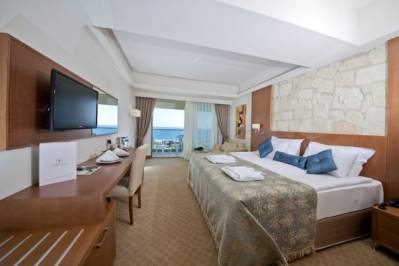 DIONIS HOTEL RESORT &SPA